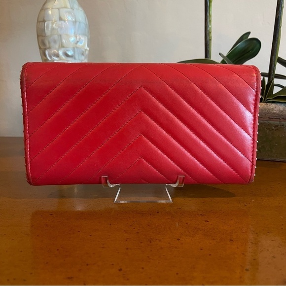 CHANEL V Stitch Chevron Studded Detail CC Logo Lambskin Long Trifold Wallet - Picture 16 of 17